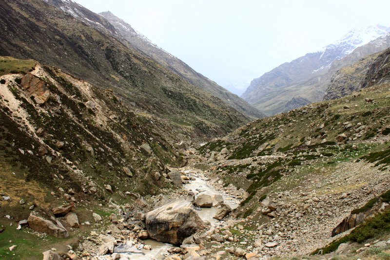 The Pandav Pull can be seen at the bottom, blocking the flow of the Parvati.